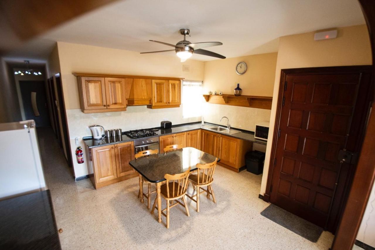 Apartment 5 Mins Away From The Beach. St. Paul's Bay Exterior foto